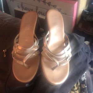 Pretty Pair of Tan Women’s Sandals